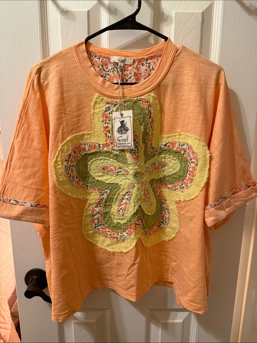 easel Peach Short Sleeve Tunic with Green Floral Appliqué